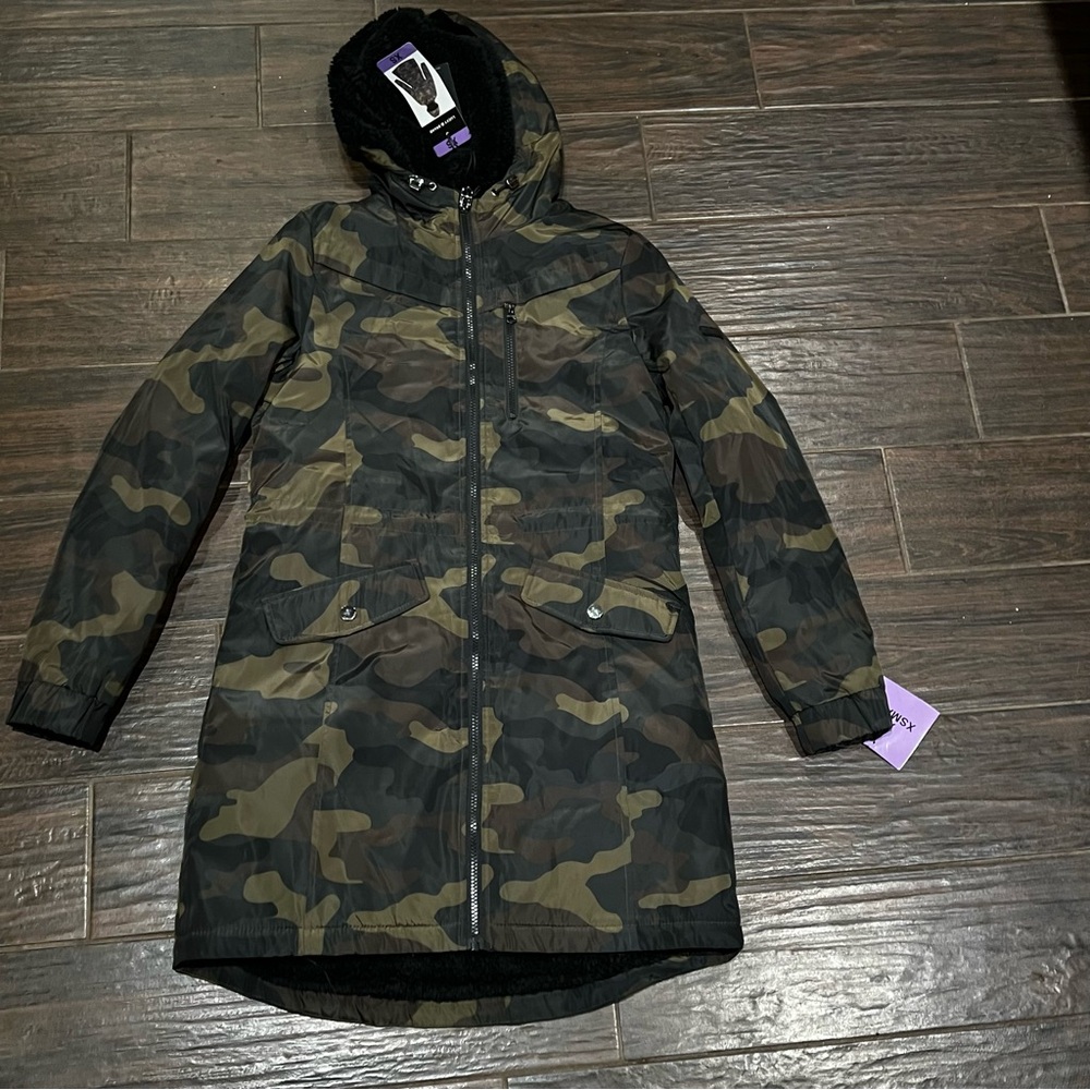 Lucky Brand women’s faux fur camouflage Camo jacket. XS NWT cc